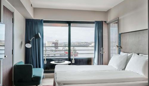 Superior Room with Balcony and Street View