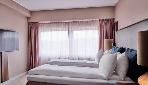 Junior Suite with Harbor View