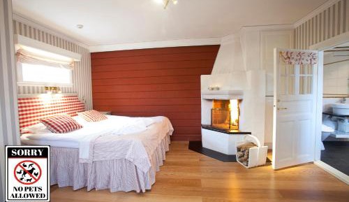 Queen Suite with Spa Bath