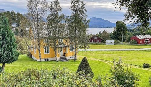 Four-Bedroom Vacation Home