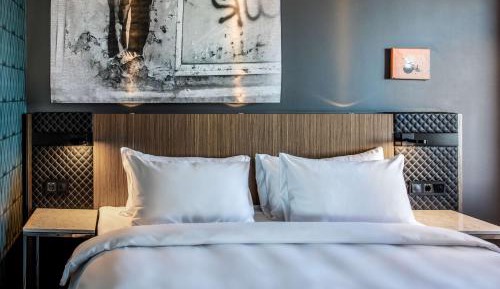 One-Bedroom King Suite