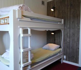Family Room with Shared Bathroom (6 Adults)