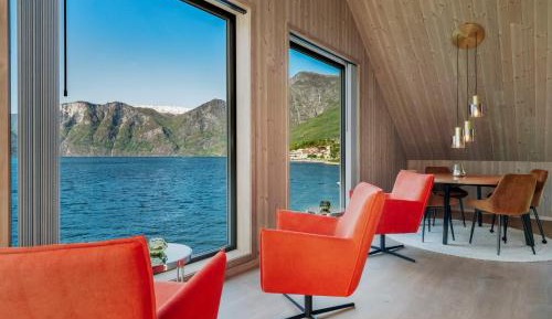 3-Bedroom Deluxe Fjord View Penthouse w/ Balcony