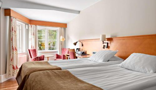 Standard Double Room with Two Single Beds - Non-Smoking
