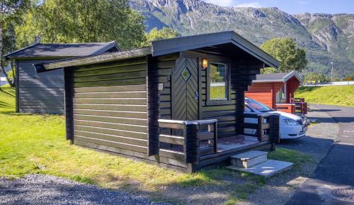 Summer Cabin with Shared Bathroom
