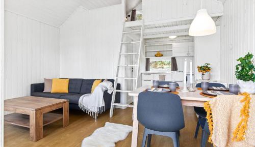 Summer Cabin (4 beds)