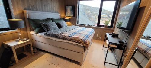 Four-Bedroom Apartment with Balcony 