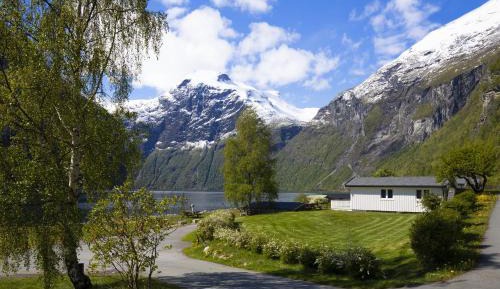 Premium One-Bedroom Cottage with linen