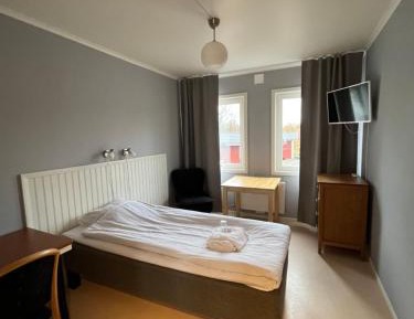 Single Room with Shared Bathroom