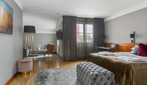 Junior King Suite with Sofa Bed