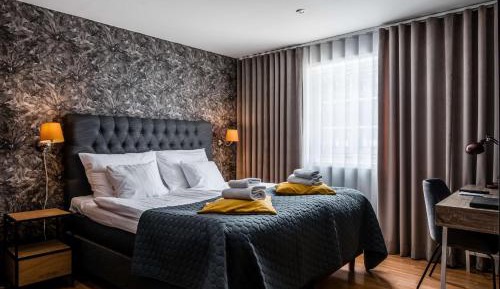 Deluxe King Room with One King Bed and Two Single Beds