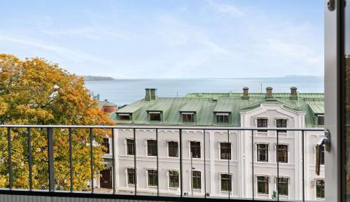 Standard Double Room with Balcony and Lake View