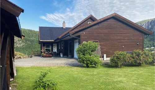 Three-Bedroom Vacation Home 
