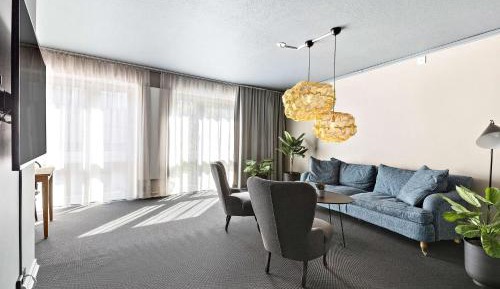One-Bedroom King Suite