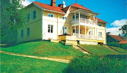 Six-Bedroom Holiday Home