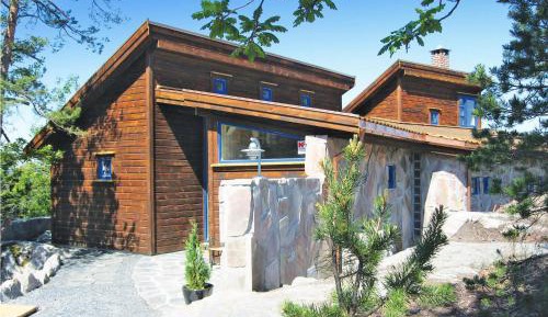 Three-Bedroom Vacation Home 