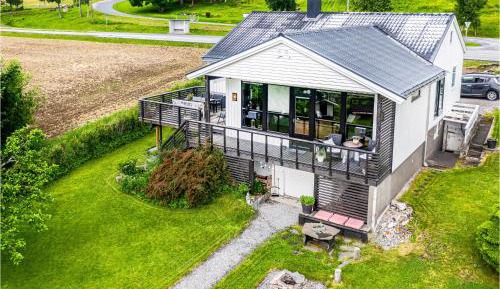 Three-Bedroom Vacation Home 