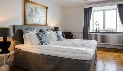 Suite with Lake View