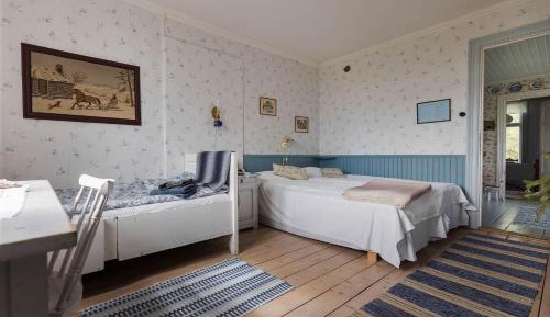 Triple Room with Shared Bathroom