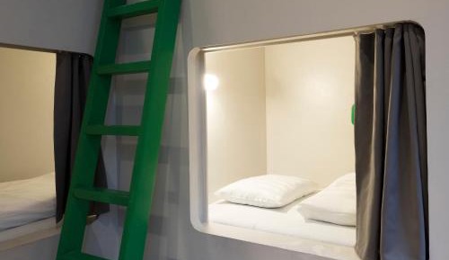 Single Bed in Mixed Dormitory Room