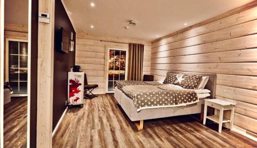 Deluxe Twin Room with Private Bathroom