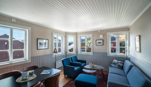 Two-Bedroom Apartment with Sleeping Alcove