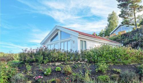 Three-Bedroom Vacation Home 