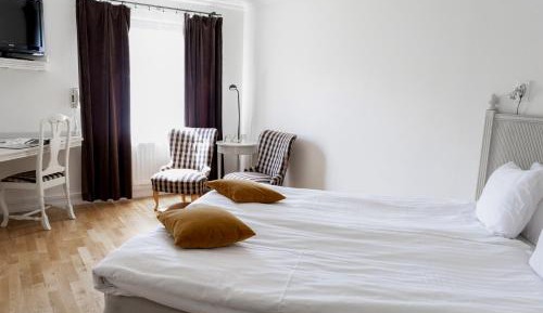 Double Room (63 in bed)