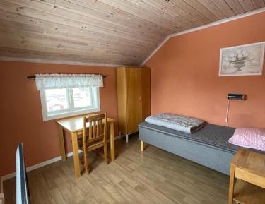 Single Room with Shared Bathroom
