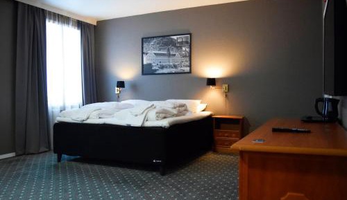 Deluxe Family Room