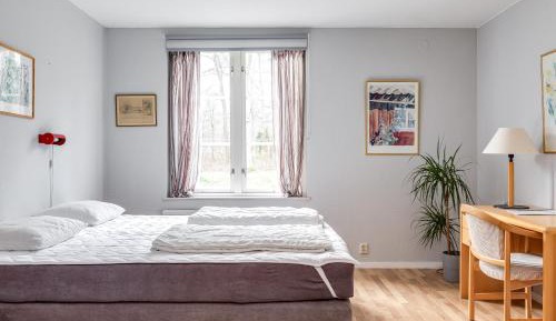 Twin Room with Shared Bathroom