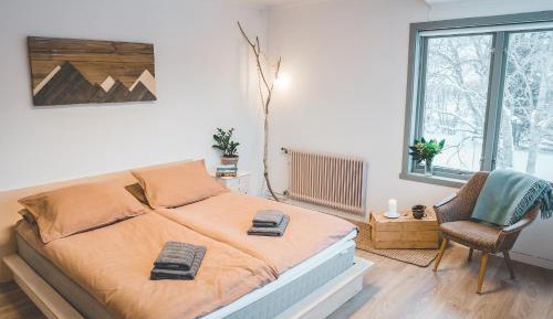 Queen Room with Shared Bathroom