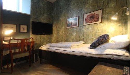 Single Room with Shared Bathroom