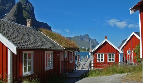 Two-Bedroom Deluxe Rorbu Cabin with Sea View