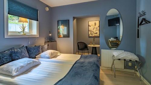 Twin Room Mini