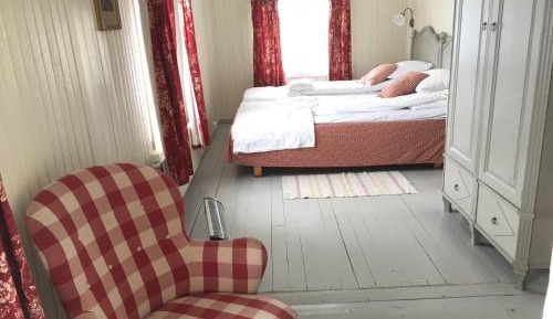 Double or Twin Room with Shared Bathroom