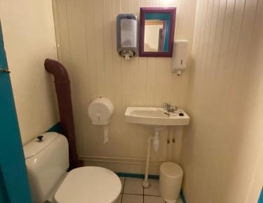 One-Bedroom Cottage with Shared Bathroom