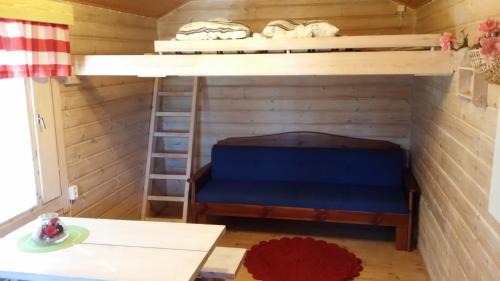 Cottage with Shared Bathroom (4 Adults)