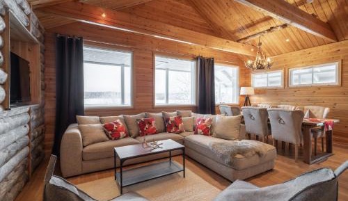 Four-Bedroom Villa with Lake View and Sauna