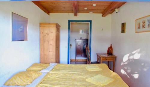 Twin Room with Shared Bathroom