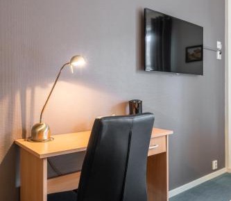 Standard Queen Room with Sofa Bed - Disabled Adapted Room