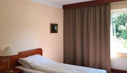 Family Room (2 Adults + 1 Child)