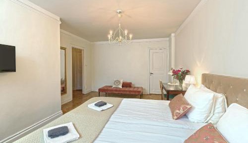 Large Studio with Private Bathroom