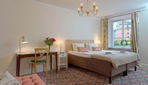 Studio Apartment with Private Bathroom