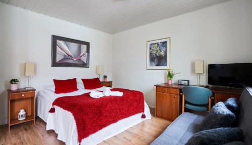 Quadruple Room with Private Bathroom