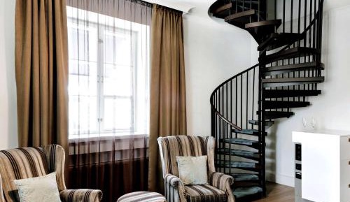 One-Bedroom Plaza Suite