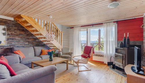 Apartment with Mountain View