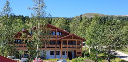 Apartment with Mountain View