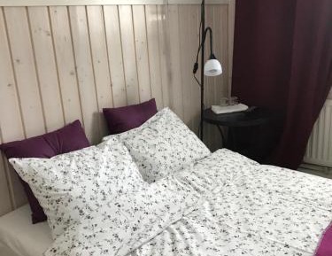 Single Room with Shared Bathroom