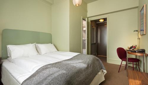 Standard Queen Room